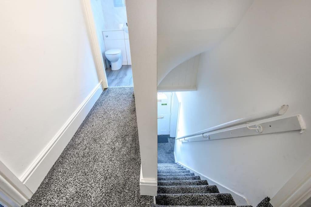 -16Pt- For Your Relaxed & Cosy Stay & Free Parking Leeds  Exterior photo