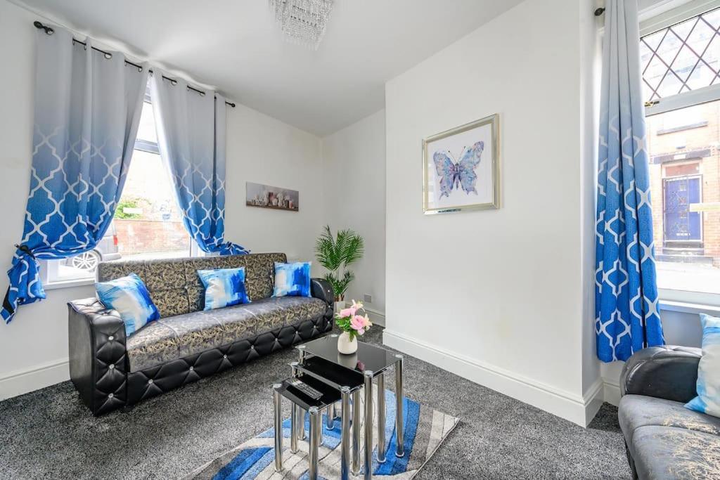 -16Pt- For Your Relaxed & Cosy Stay & Free Parking Leeds  Exterior photo