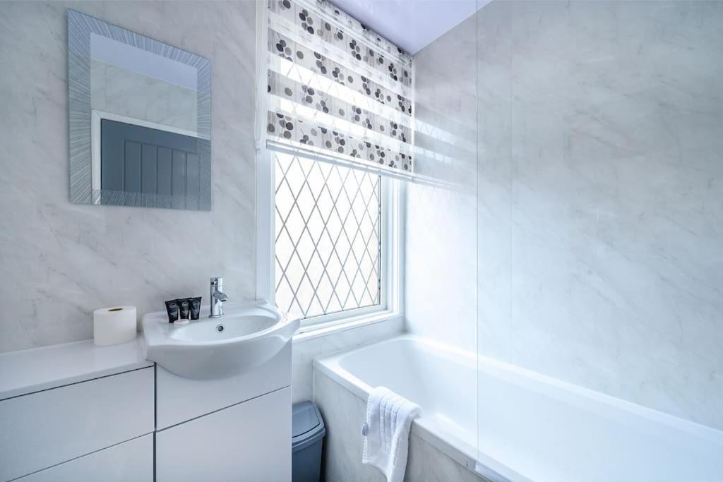 -16Pt- For Your Relaxed & Cosy Stay & Free Parking Leeds  Exterior photo