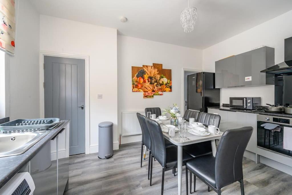 -16Pt- For Your Relaxed & Cosy Stay & Free Parking Leeds  Exterior photo