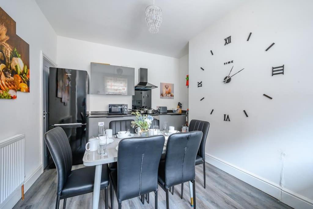 -16Pt- For Your Relaxed & Cosy Stay & Free Parking Leeds  Exterior photo